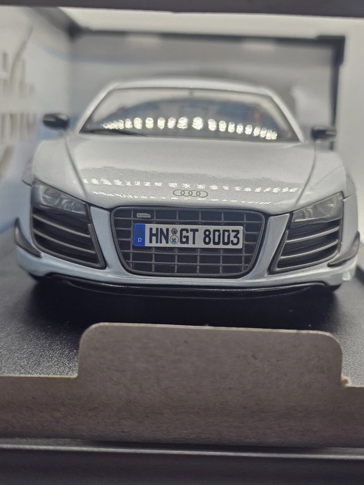 Audi R8 GT Argento 1:18 Maisto In Box - Immagine 4 di 4