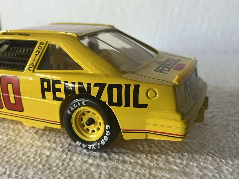 Pontiac Grand Prix 1991 NASCAR #30 Michael Waltrip escala 1:24 Pennzoil Foto 3 de 4