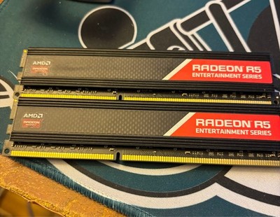 AMD Radeon R5 Entertainment Series 8GB (2 x 4GB) 240-Pin DDR3 SDRAM DDR3 1600 