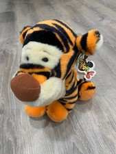 Tigger Disney Mouseketoys 12 Inch Plush Winnie The Pooh. P2