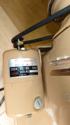 Underwood Sewing Machine ZIG ZAG 142-B Deluxe Automatic Underwood Sewing Machine ZIG ZAG 142-B Deluxe Automatic