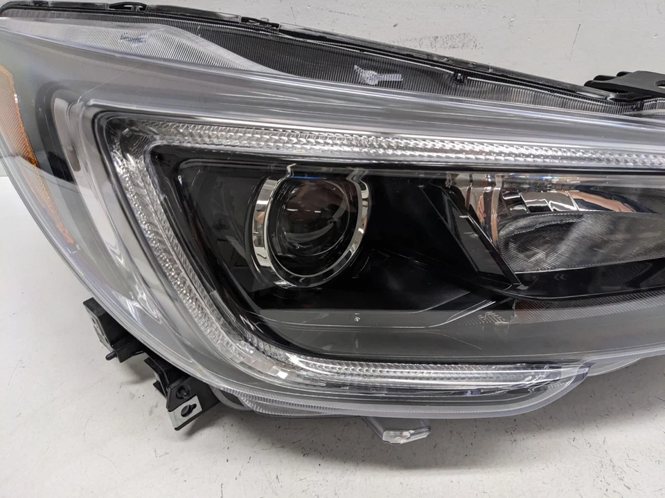 Faro halógeno derecho pasajero Subaru Outback Legacy 2018-2020 AM6 Foto 2 de 4
