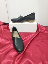 Clarks Women's Juliet Lora Loafer Size 7M Flat Slip On Shoe Black Leather