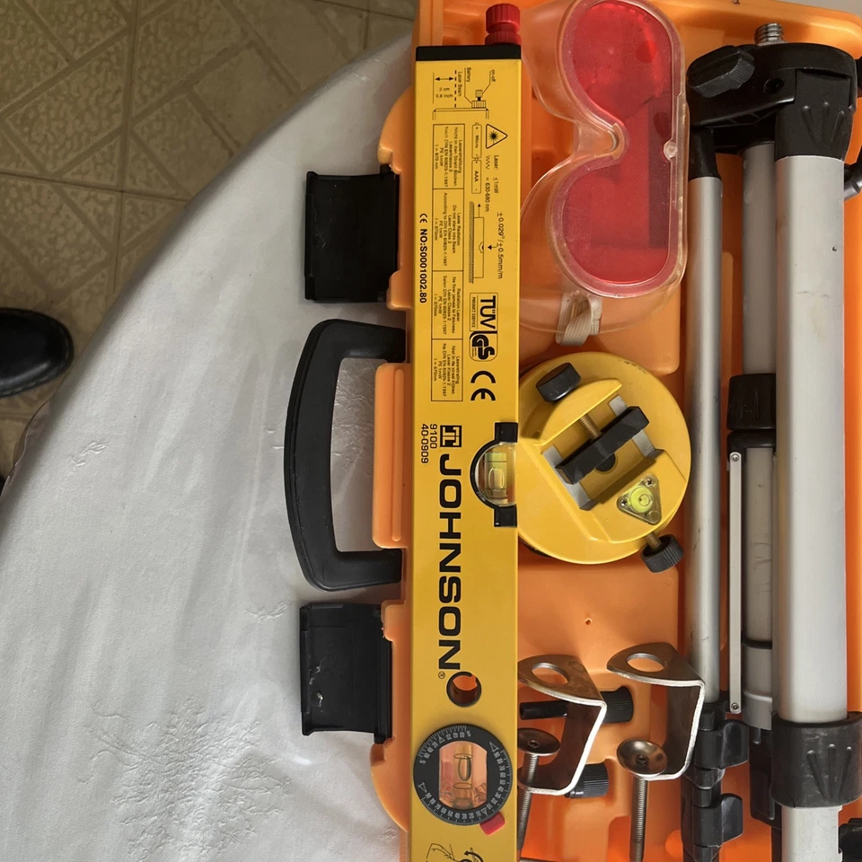 Johnson Level & Tool  Kit  Electronic Leveling Horizontal & Vertical Tripod - Image 2 of 3