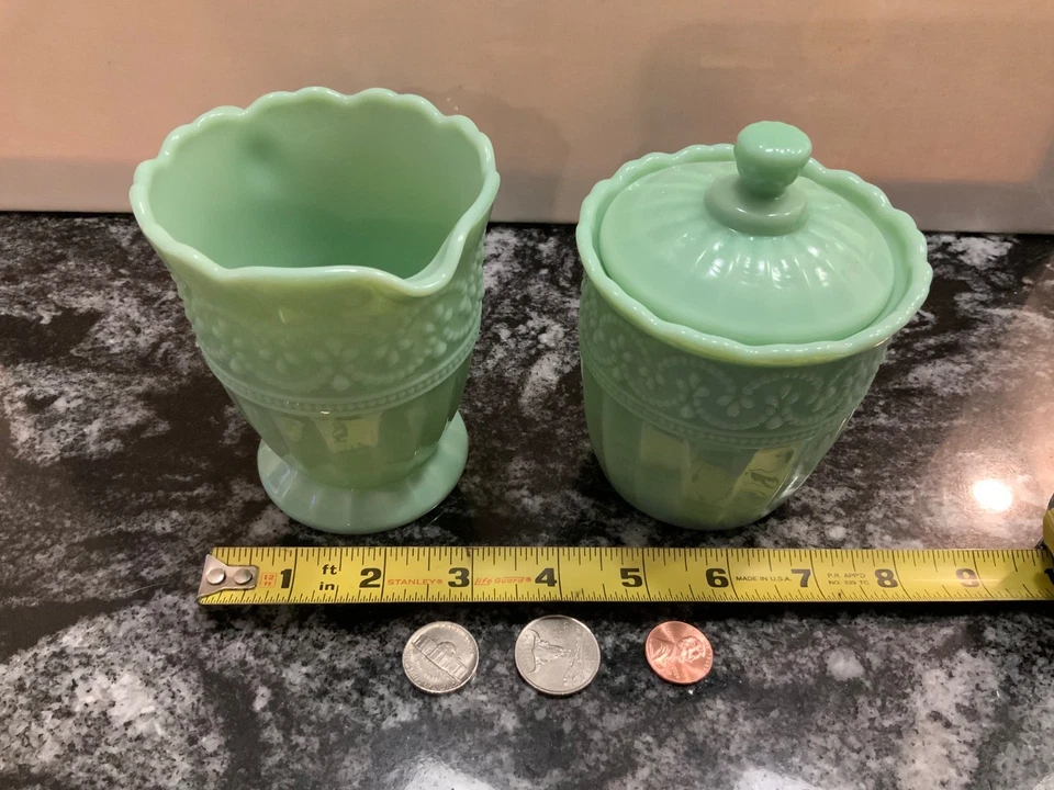 Juego de crema y azucarero de belleza atemporal de jadeíta para mujer Pioneer verde cabaña usado en excelente estado Foto 3 de 4