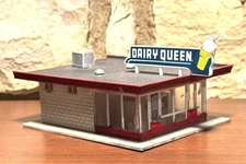 HO Walthers HO 933-3484 - Cornerstone - Vintage Dairy Queen Building - Built