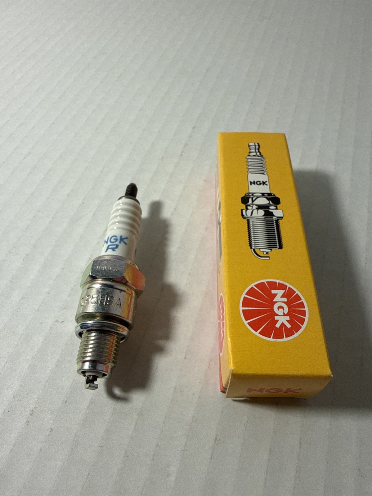 SHIPSN24HOURS-NGK Spark Plug #7840BRAND NEW