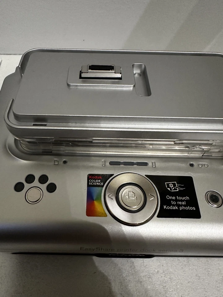 Kodak EasyShare Series 3 Camera Dock & Photo Printer w/power cord & Accessories - Image 4 of 4