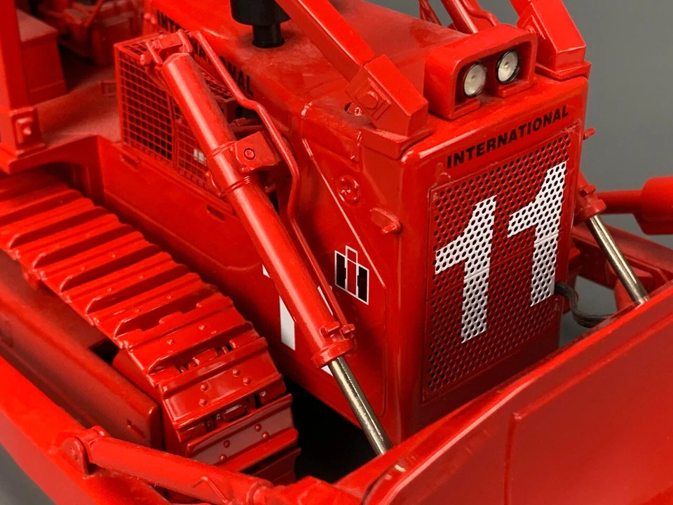 1/25 First Gear 40-0129 Firebreaker TD-25 Crawler w/Sweep, Winch D0457 LZ - Image 3 of 4