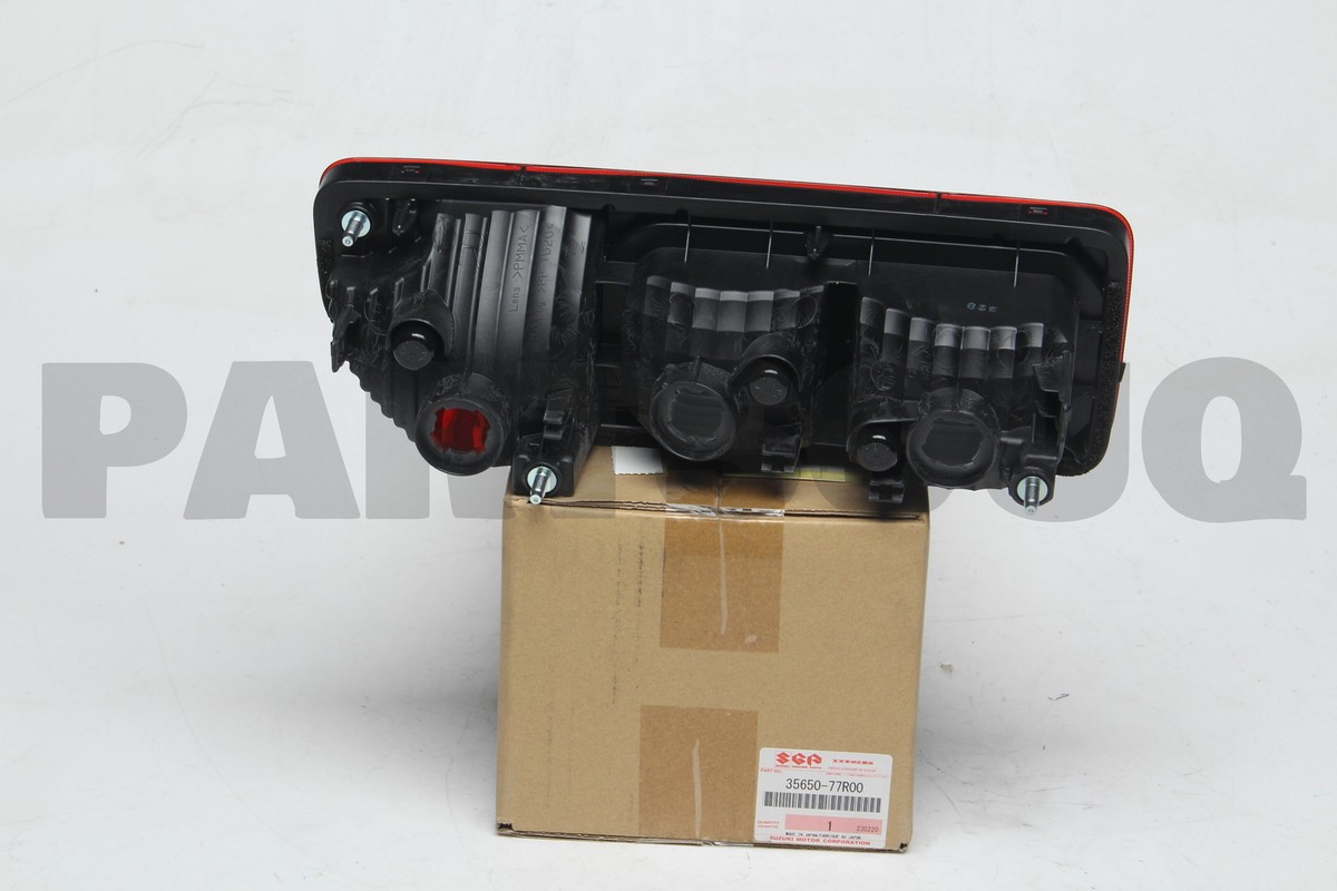 日野自動車　LAMP ASSY RR 224-35031 純正品 s-l1200.jpg