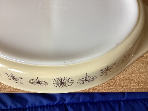 Vtg Dandelion 1.5 quart Pyrex Divided Baking/Serving Dish - Pre-owned - Picture 7 of 8