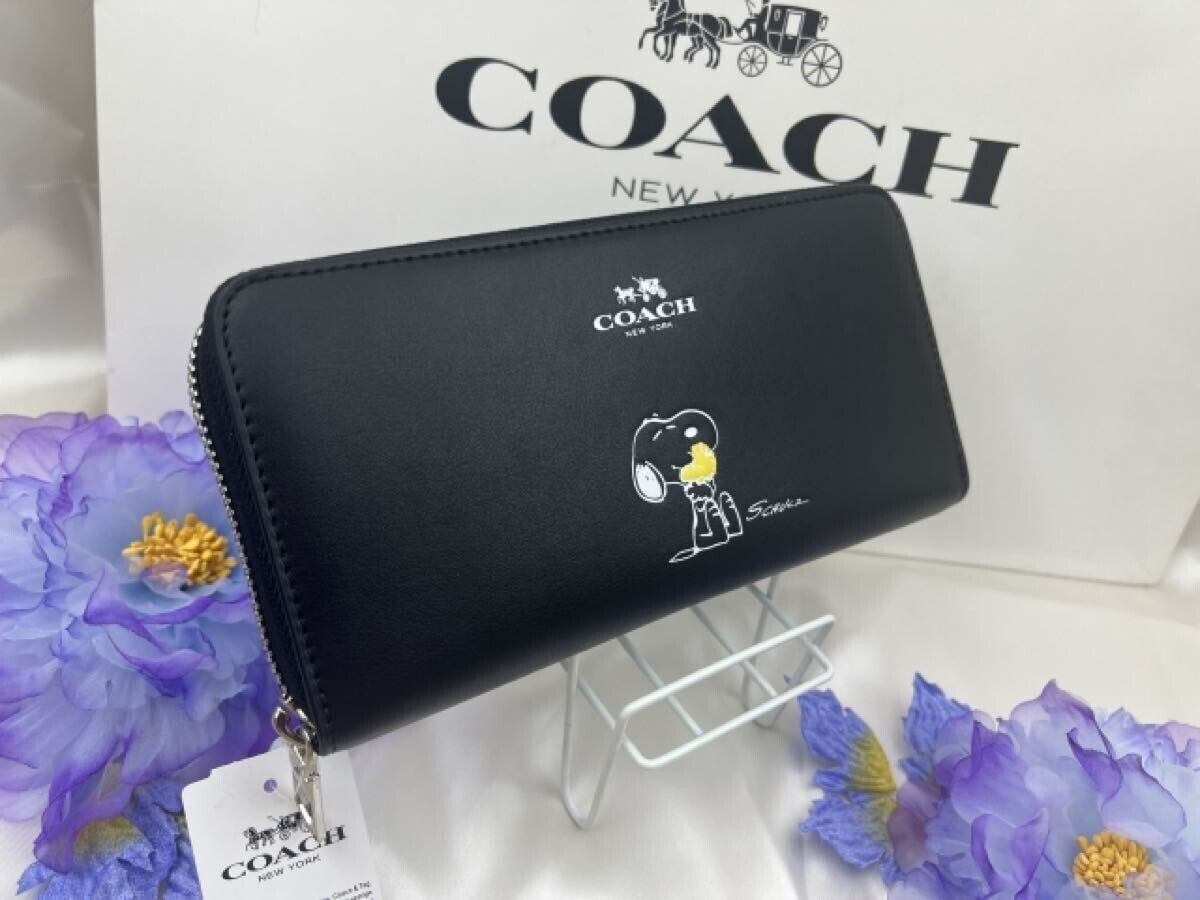 COACH x PEANUTS Long Round Zip Wallet Snoopy Woodstock Black outlet New COACH x PEANUTS Long Round Zip Wallet Snoopy Woodstock Black outlet New