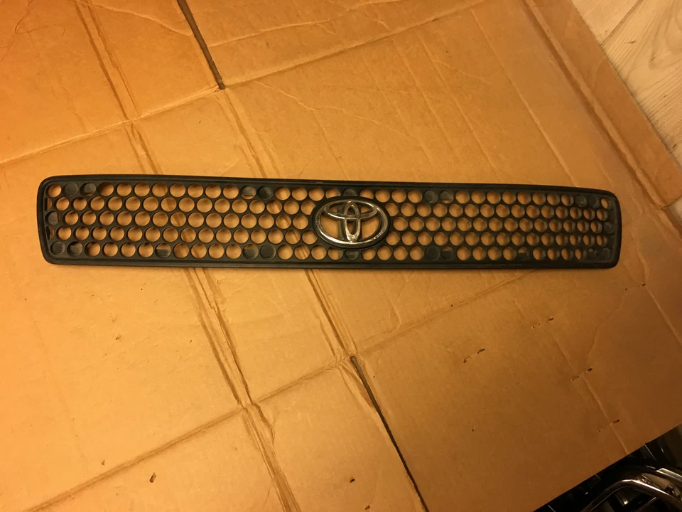 1996 1997 Toyota Rav4 front grille 53111-42010 — 第 2/4 张图片