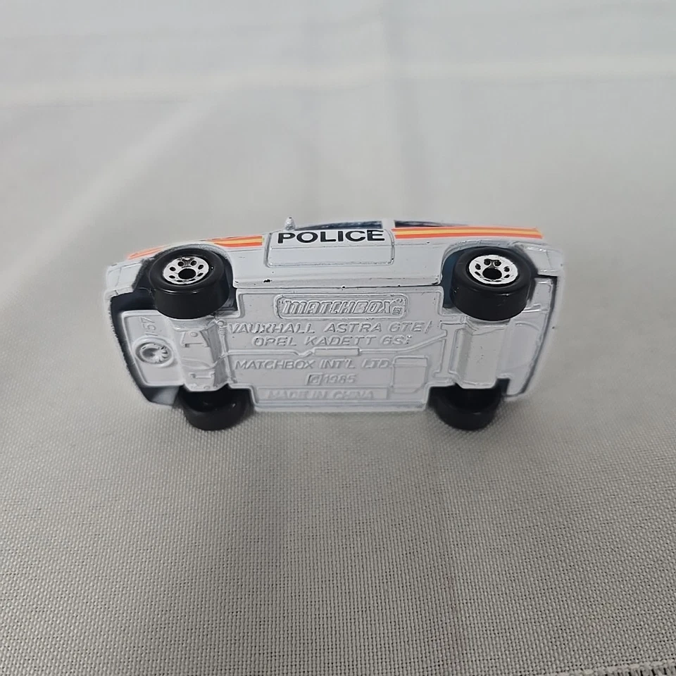 Matchbox MB8 Vauxhall Astra GTE Police Hertfordshire Constabulary Livery трудно найти - Изображение 3 из 4