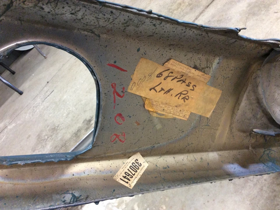 1968 雪佛兰 Bel Air 比斯坎 NOS 左保险杠端。 S126 银色 — 第 3/4 张图片