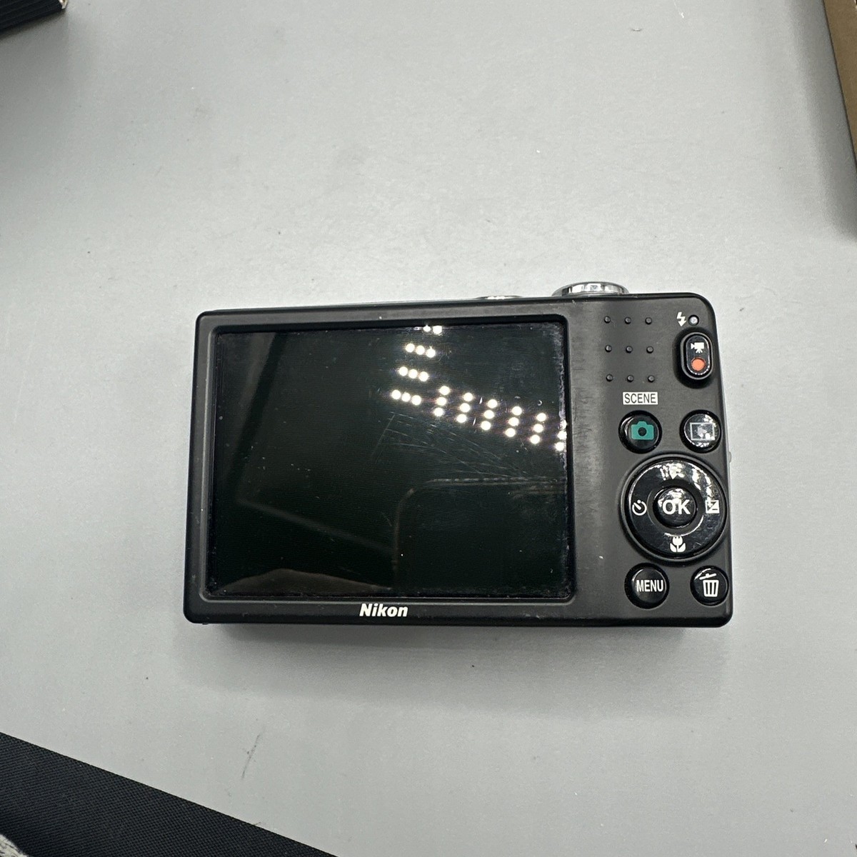 Nikon COOLPIX L26 16.1MP Silver Digital Camera Great Shape