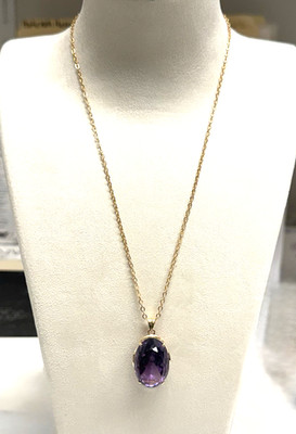 PENDANT  14Kt Yellow Gold Casing with Amethyst. Estate fine