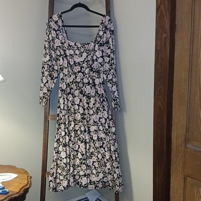 Carly Jean Los Angeles Large Navy Floral Long Sleeve Maxi Dress