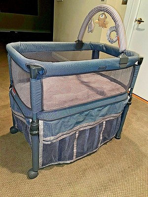 safe surround portable bassinet