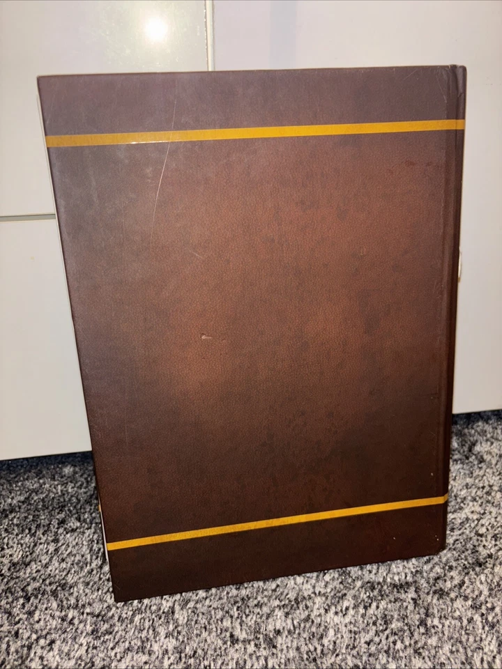 Fallout 4: Vault Dweller's Survival Guide Collector's Edition Hardback - Image 2 of 4