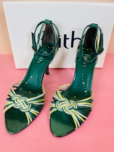 Rari sandali intrecciati vintage Find Faith in pelle verde. Nuovissimo. Taglia UK4/IT37