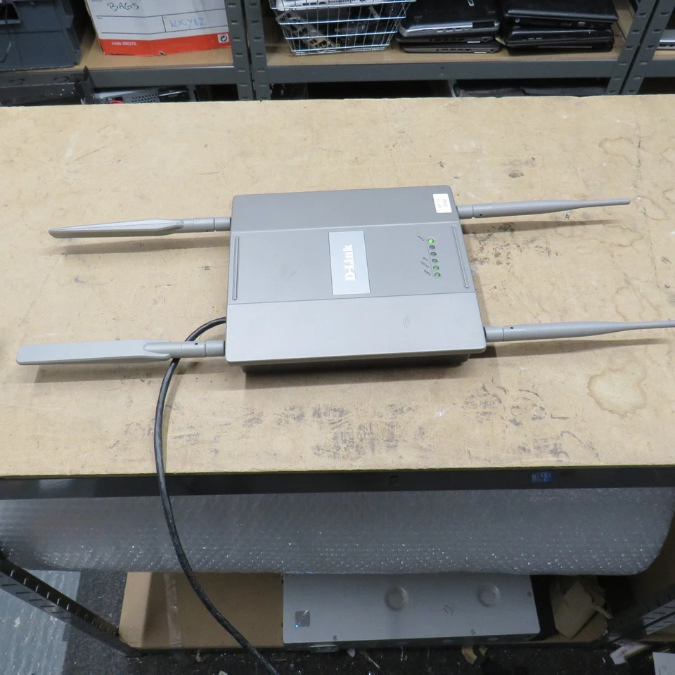 D-LINK DWL-8600AP Wireless Dual‑Band PoE Access Point With Bracket and Screws - Image 2 of 4