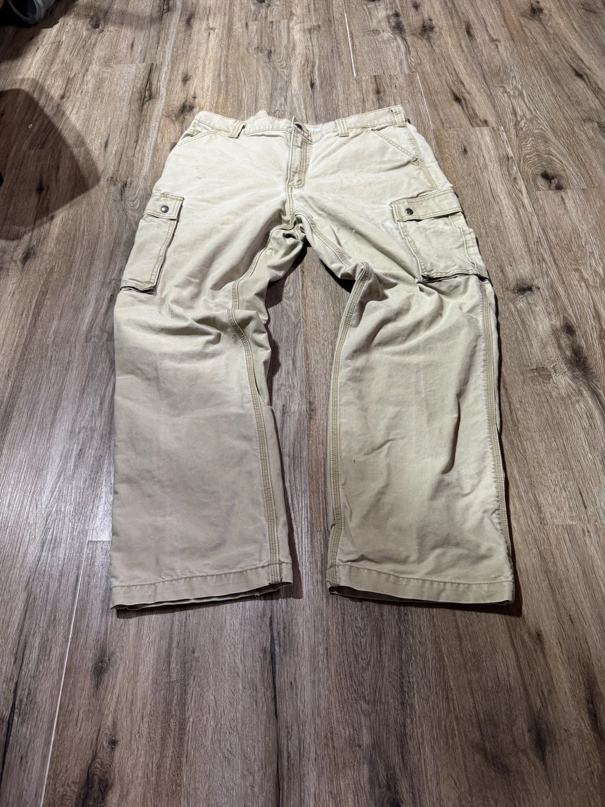 Carhartt tan cargo pants size 40x32 Dose have a nice ware and tear in them
