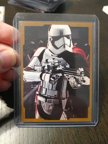 2017 Topps Star Wars GOLD The Last Jedi Character Portraits Captain Phasma /25
