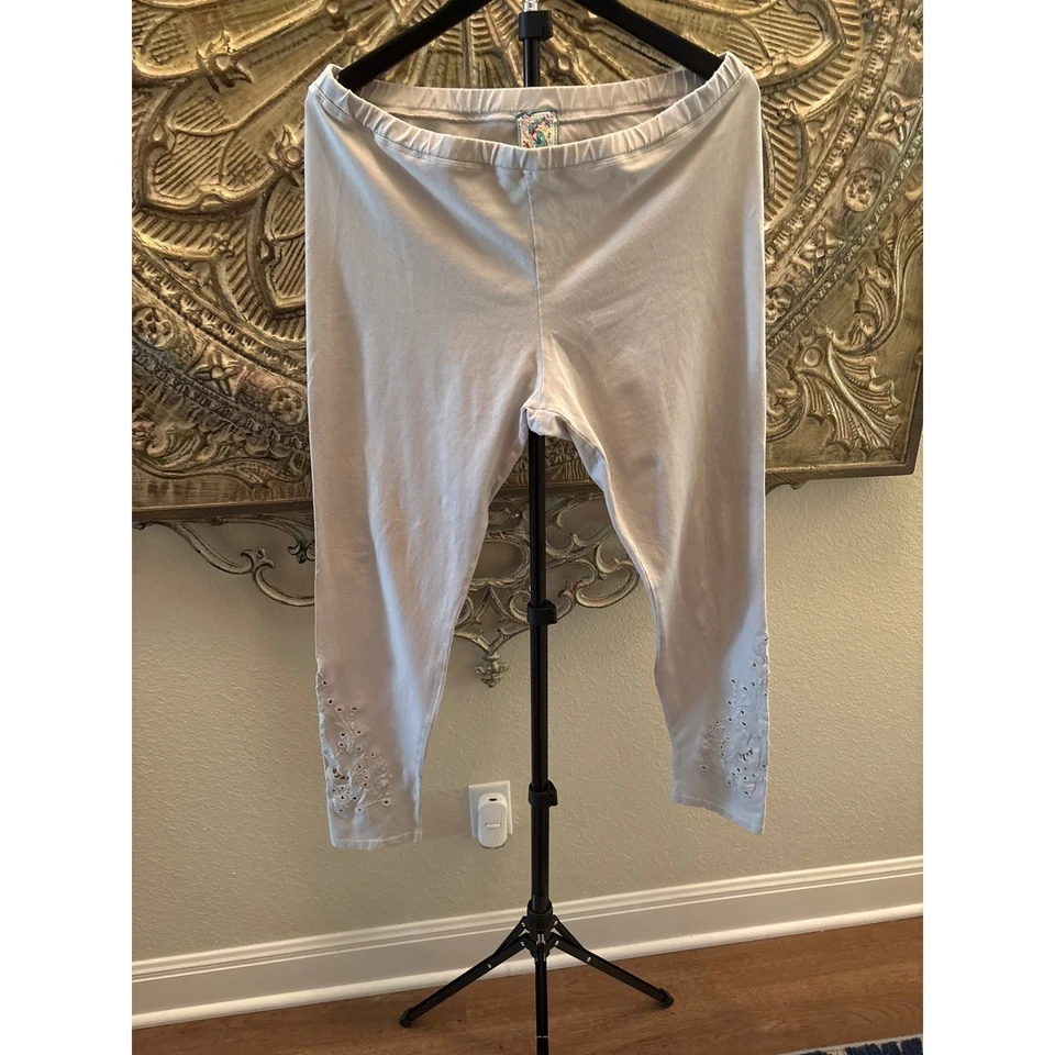Johnny Was Embroidered Eyelet Capri Leggings Petite Small Bohemian Comfy - Image 4 of 4