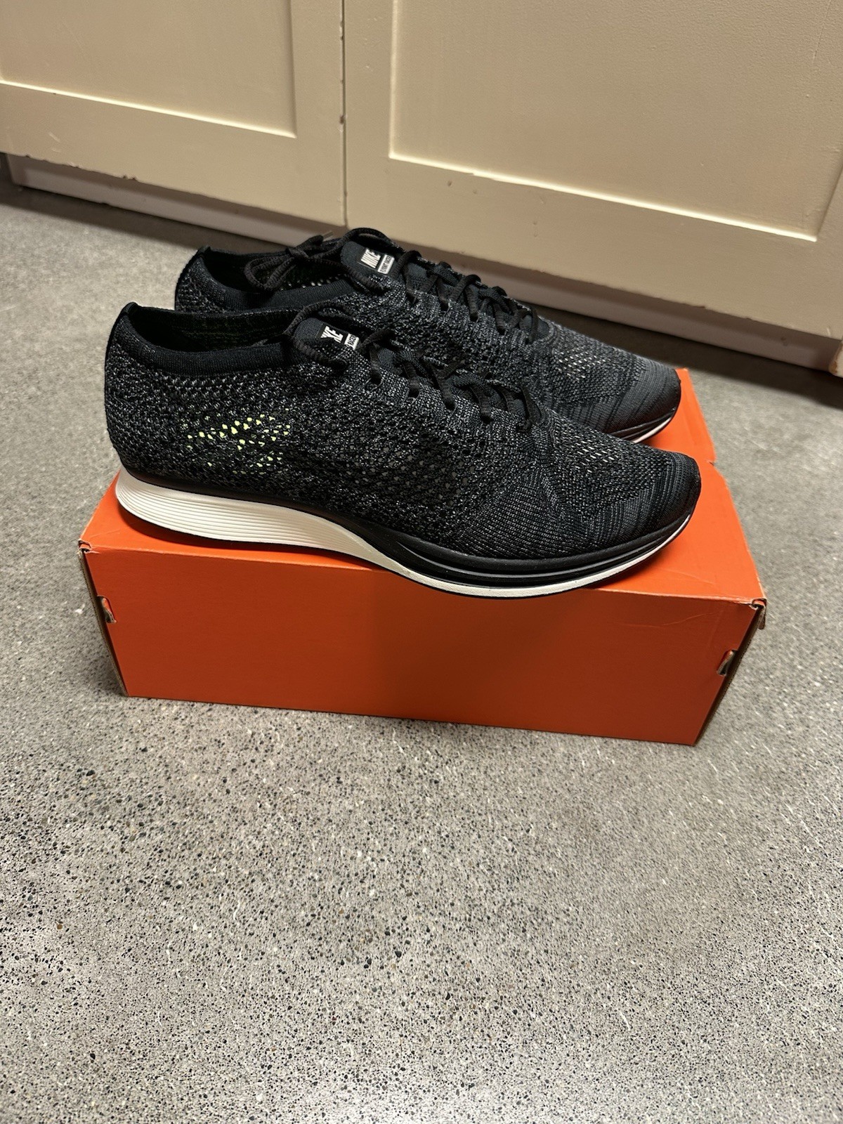 NIKE FLYKNIT RACER KNIT BY NIGHT BLACK WHITE 526628 005 US SZ 12 RARE