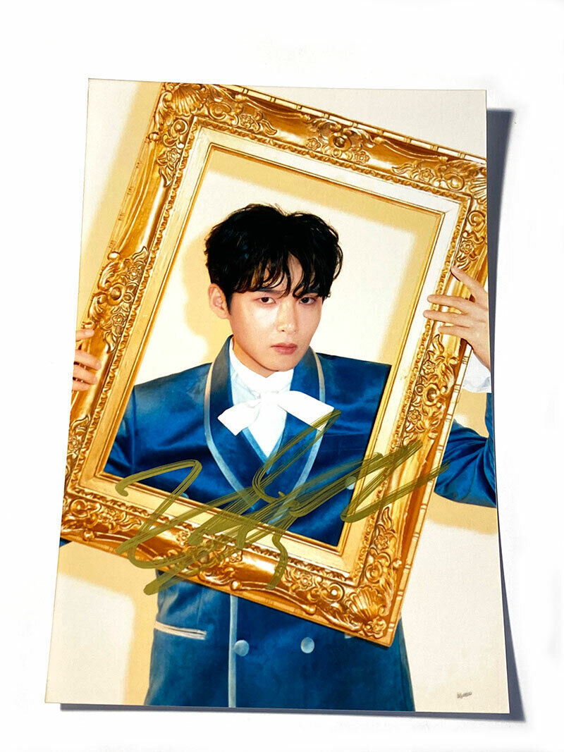 signed SJ SuperJunior Super Junior autographed photo The signed SJ SuperJunior Super Junior autographed photo The
