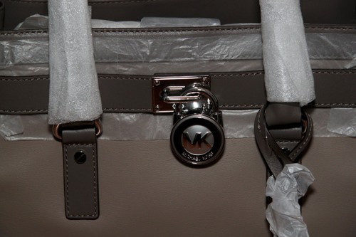 Nuevo con etiquetas Bolso Grande Michael Kors Hamiltion Frame Out North South NS Taupe Oscuro - Imagen 2 de 5