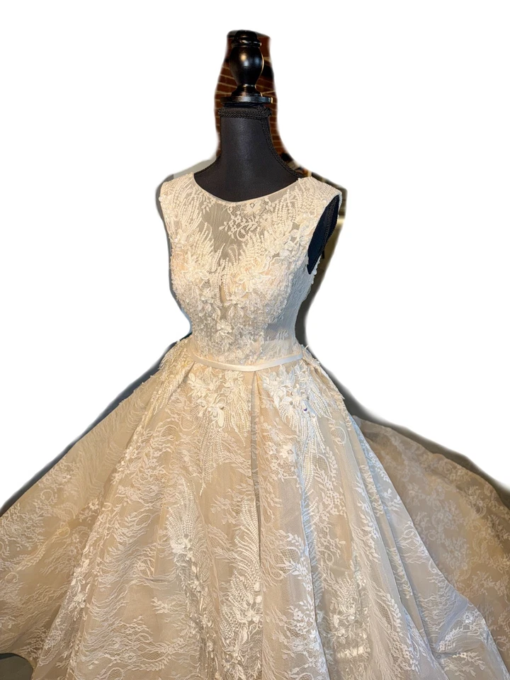 Vestido de novia de encaje de inspiración vintage | Vestido sin mangas línea A con falda completa | S Foto 2 de 4