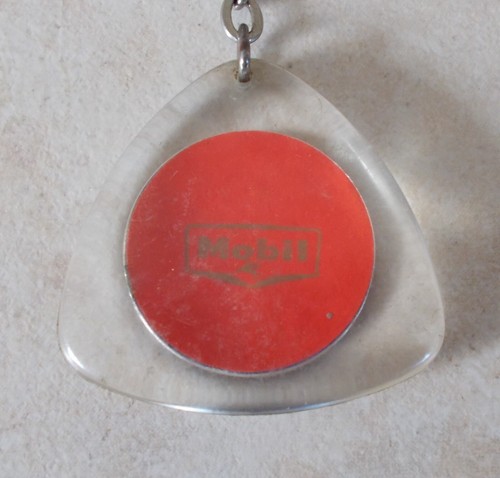 Llavero de aceite de motor MOBIL vintage llavero Francia francés años 60 antiguo de colección antiguo - Imagen 2 de 4