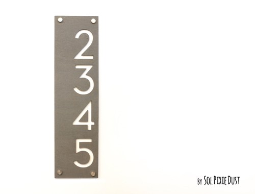 Modern House Numbers, Concrete with White Acrylic - Vertical 2 - Plaque Sign - Zdjęcie 1 z 7