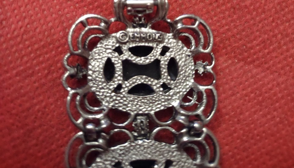 Conjunto de pendientes y brazaletes vintage EMMONS de vidrio negro bellamente elaborados Foto 3 de 4