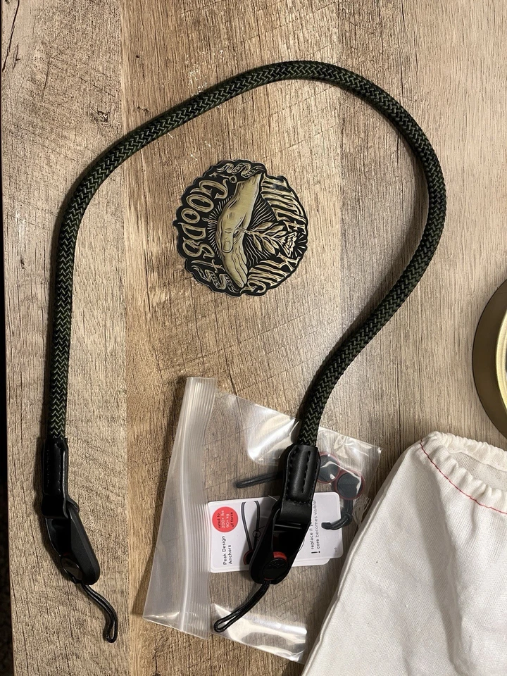 Correa de cuero para cámara Little King Goods diseño pico liberación rápida Fujifilm X100vi Foto 3 de 3