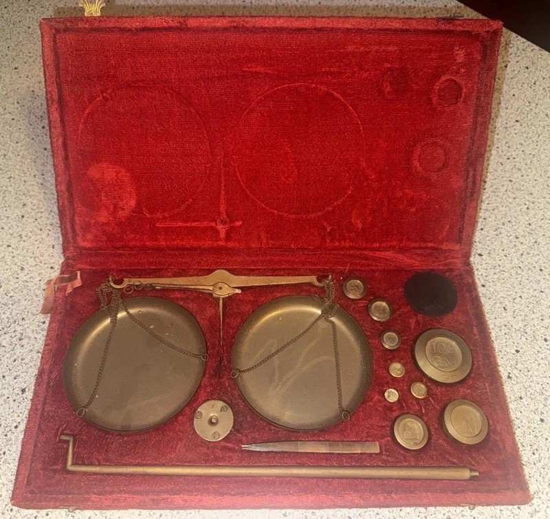 Antique Brass Balance Scale w/ Velvet Box w/ Weights Jewelry Complete-India-Nice