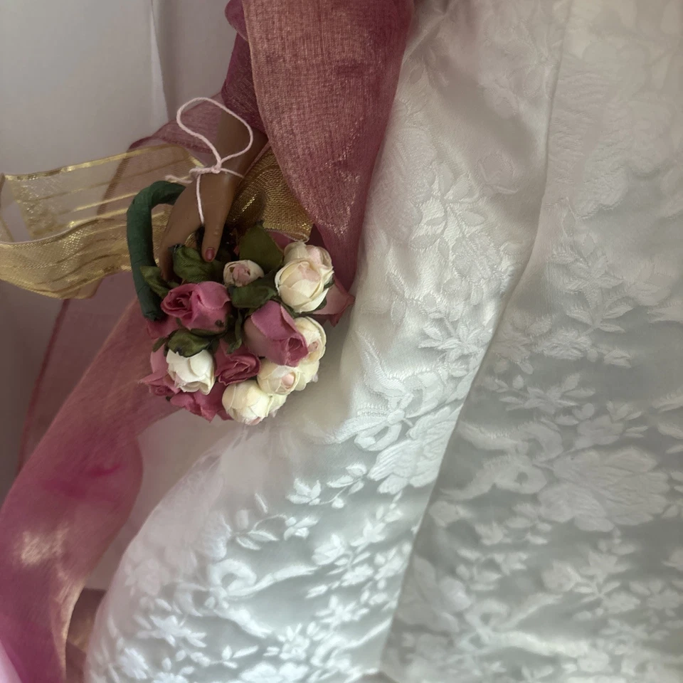 Muñeca afroamericana Madame Alexander Homecoming Queen Cissy con certificado de autenticidad y caja Foto 4 de 4