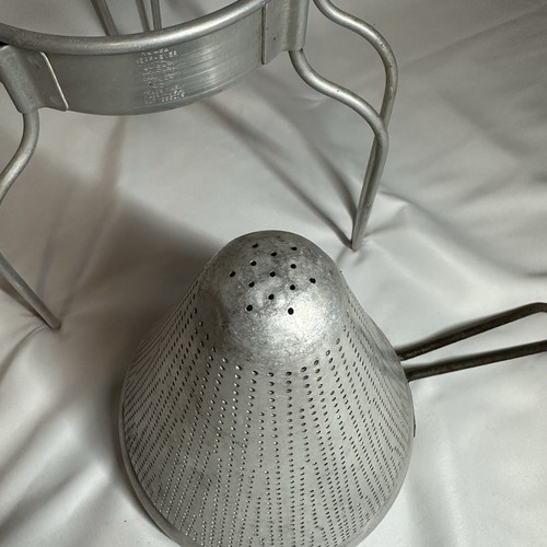 Lot of 2 Vintage Wear-Ever Cone Chinois Strainer Sieve With Wood Pestle & Stand - Picture 5 of 15