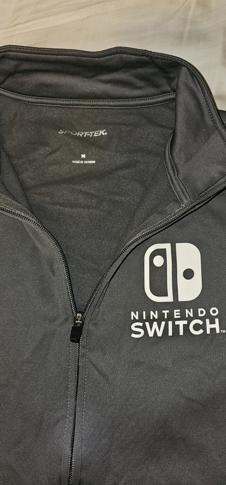 Nintendo Switch Jacket Used Size Medium - image 2