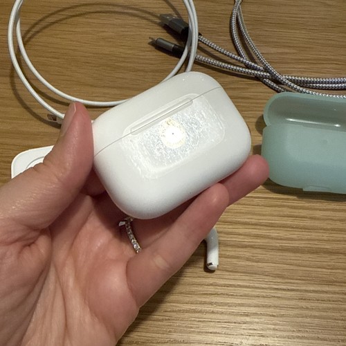 Air pods Pro W/ Cables and Silicon Tips No Box - Picture 6 of 7