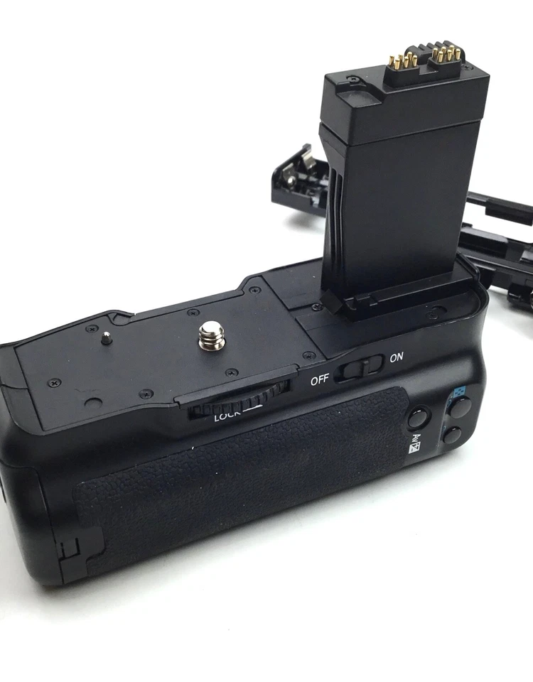 Meike MK-550D Battery Grip for Canon T2i, T3i, T4i, T5i DSLR - Image 2 of 2