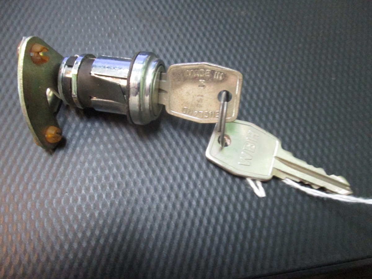 Jaguar XJ6, XJ12 series I, II RH door lock with keys BD44149