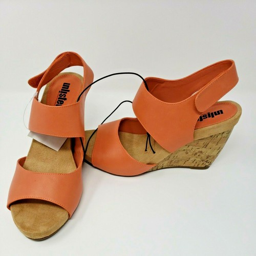 NWT Kenneth Cole Unlisted Wedge 