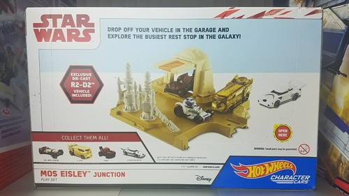 Disney Guerra de las Galaxias Hot Wheels Mos Eisley Junction Juego R2-D2 Coche NUEVO CAJA SELLADA - Imagen 3 de 8