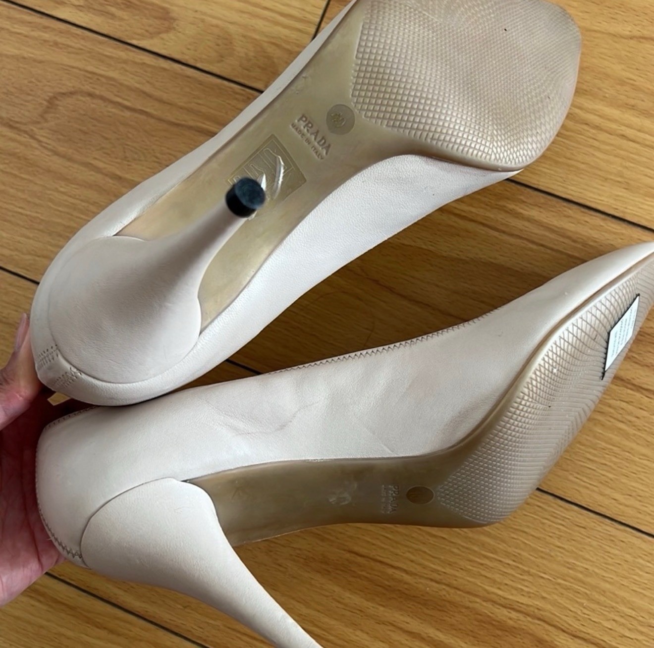 Prada Pointed Toe Heels Ivory Leather Pumps Size 40 Made in Italy thumbnail 5
