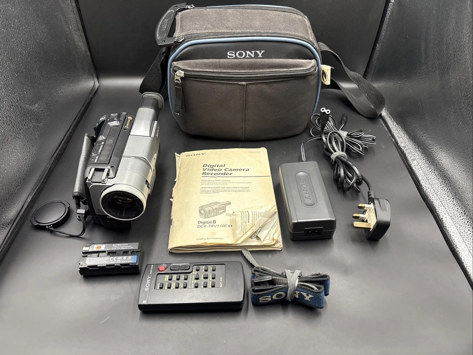SONY DCR-TRV110E CAMCORDER DIGITAL 8 / HI-8 / 8MM VIDEO-8 VIDEO CAMERA - Bundle - Image 2 of 4
