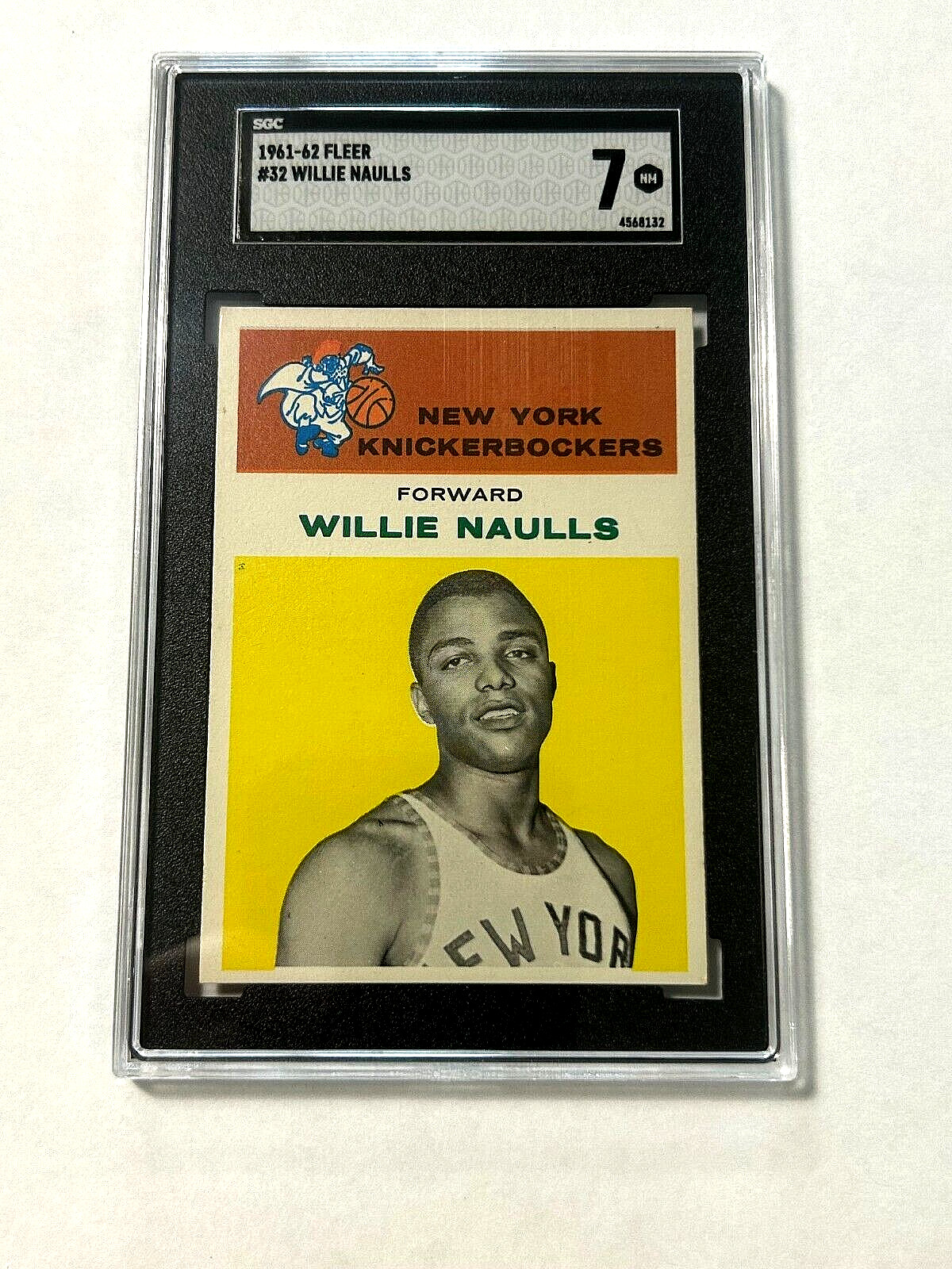 1961 Fleer # 32 Willie Naulls SGC 7 (New York KNICKS)