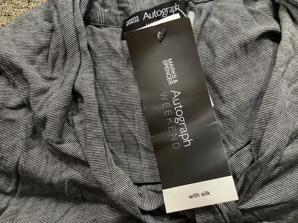 🦋❤️❤️❤️NW🏷 Autograph WEEKEND M & S 18 Grey MIX 💎👚WITH SILK Top 🎁 - Image 4 of 4
